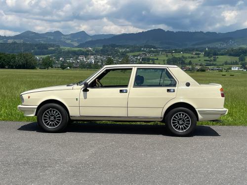 alfa romeo giulietta 1-6 liter gelb 1979 0000 1