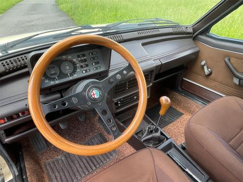 alfa romeo giulietta 1-6 liter gelb 1979 0010 11