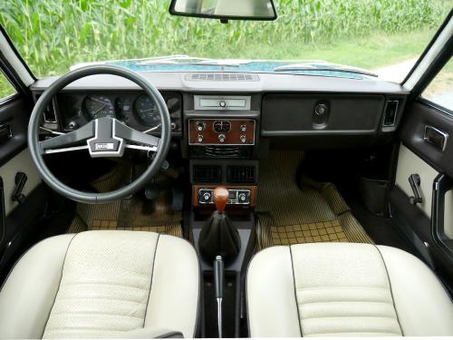 lancia beta 1600 HPE bleu antibes 1976 0012 13